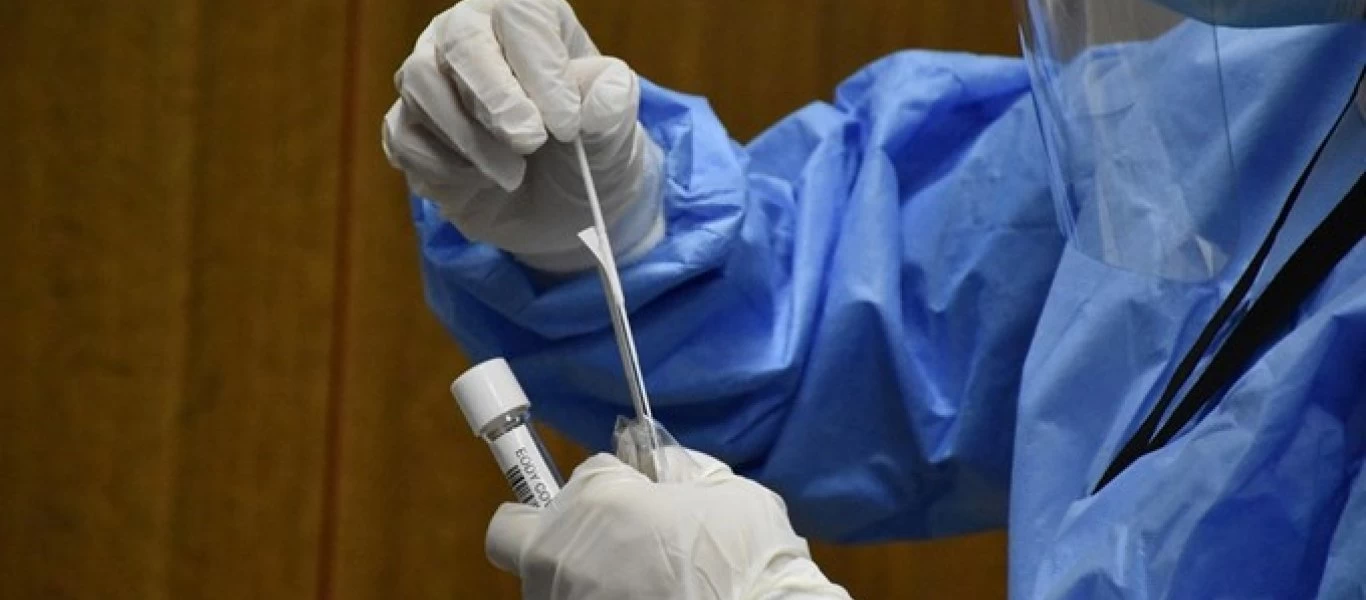 Σε ποιους ανθρώπους είναι πιθανότερο να βγει ψευδώς αρνητικό το μοριακό τεστ για τον κορωνοϊό;